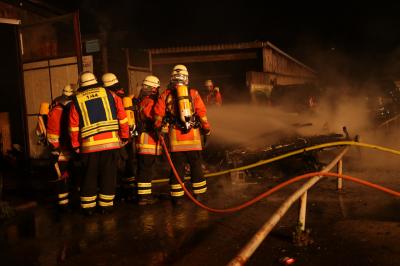 Backnang: Wohnwagen brennt vollstaendig aus
